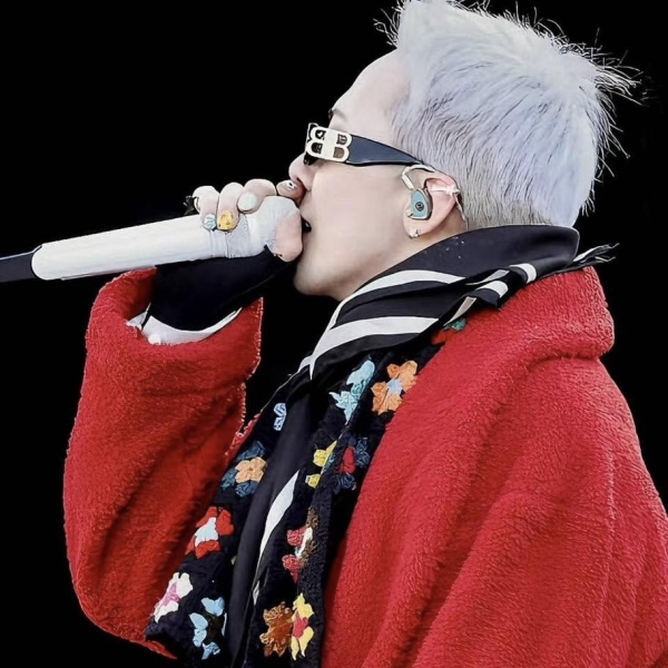 BALENCIAGA G-Dragon同款